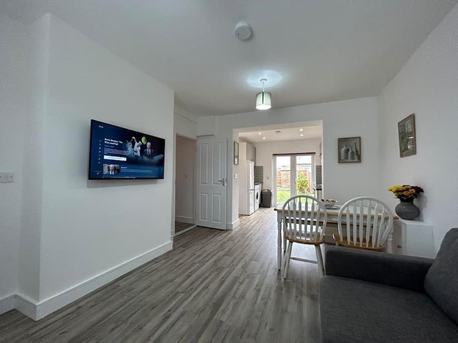 Bali Bliss Garden Flat With Parking Apartment Enfield Luaran gambar